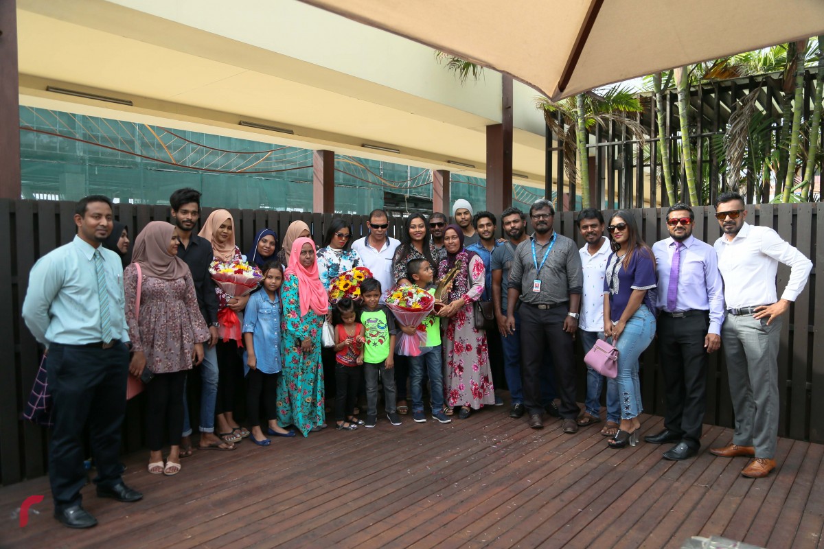 ސައުތު އޭޝިއަން އެސޯސިއޭޝަން ފޯ ރީޖަނަލް ކޯޕަރޭޝަން ( ސާކް) ގެ އެންމެ މޮޅު ބަތަލާއަކަށް ހޮވުނު އައިޝަތު ރިޝްމީ މާލެއައުމުން މަރުހަބާކީ ބައެއް ފަރާތްތަކާއެކު ފޮޓޯއަކަށް ހުއްޓިގެން