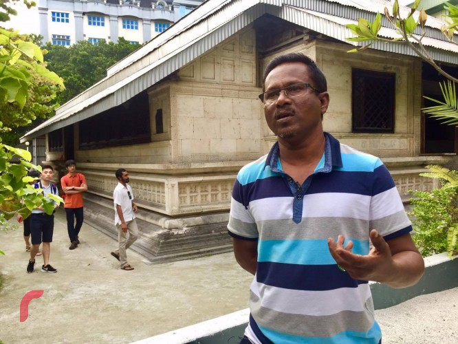 ހެރިޓޭޖް މިނިސްޓްރީގެ ސްޓޭޓް މިނިސްޓަރު މުހައްމަދު ތޯރިގް: ހުކުރު މިސްކިތުގެ ގޯތި ތެރޭގައި-