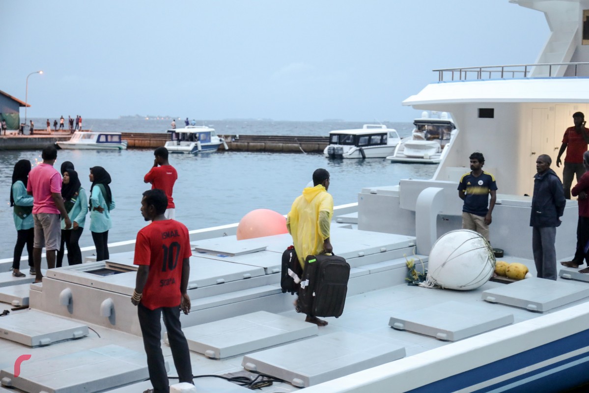 ނޮވެމްބަރު 30، 2017: ސްރީ ލަންކާ ކައިރީގައި އުފެދިފައިވާ ކޮޅިގަނޑުގެ ބާރުގަދަވެ ތޫފާނަކަށް ބަދަލުވެ ތޫފާނުގެ އަސަރު ރާއްޖެއަށް ކުރަމުންގެންދާތީ ކޯސްޓްގާޑްއިން ވަނީ މޫސުމަށް ސަމާލުވުމަށާއި ކޮންމެހެން ކުރަންޖެހޭ ދަތުރެއް ފިޔަވައި އިތުރު ދަތުރު ނުކުރުމަށް އިލްތިމާސްކޮށްފައި