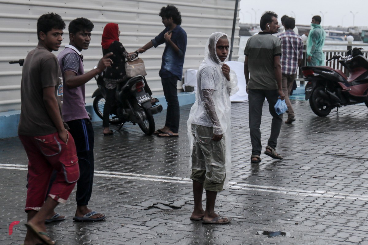 ނޮވެމްބަރު 30، 2017: ސްރީ ލަންކާ ކައިރީގައި އުފެދިފައިވާ ކޮޅިގަނޑުގެ ބާރުގަދަވެ ތޫފާނަކަށް ބަދަލުވެ ތޫފާނުގެ އަސަރު ރާއްޖެއަށް ކުރަމުންގެންދާތީ މޫސުމަށް ސަމާލުވުމަށް މޫސުމާއި ބެހޭ އިދާރާއިން ވަނީ އިލްތިމާސްކޮށްފައި