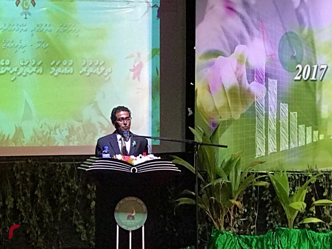 ޑިސެމްބަރު 3، 2017: ތިލަ އުތުރު އުއްތަމަ އަރުތަވެރިންގެ އިނާމް ދިނުމަށް ހއ. ދިއްދޫ ދެކުނު ބަނދަރު ސަރަހައްދުގައި ބޭއްވި ރަސްމިއްޔާތުގެ ތެރެއިން