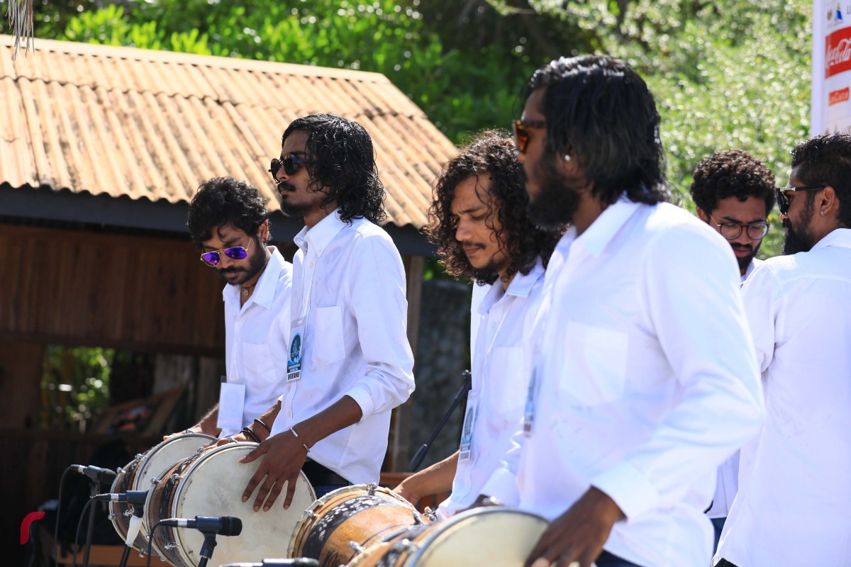 ޑިސެމްބަރު 6، 2017: ފަންއައިލެންޑް ރިޒޯޓްގައި ކުރިއަށް ދިޔަ ރިޔަލު ރޯޅި ކަޕް 2017 ކެޓަމަރާން ޗެެލެންޖްގެ ތެރެއިން، މުބާރާތް ކުރިއަށް ދިޔަ ވަގުތު 1438 ބޮޑުބެރު ގްރޫޕްއިން ވަނީ މުނިފޫހިފިލުވުމުގެ ހަރަކާތްތައް ކުރިއަށް ގެންގޮސްފައި.---ފޮޓޯ: މުހައްމަދު ޝަރުހާން/ރާއްޖެ އެމްވީ