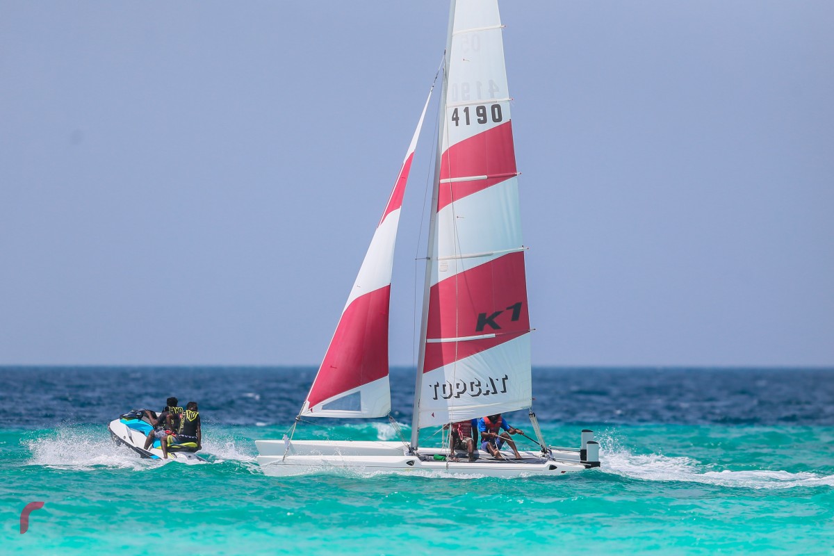 ޑިސެމްބަރު 6، 2017: ފަންއައިލެންޑް ރިޒޯޓްގައި ކުރިއަށް ދިޔަ ރިޔަލު ރޯޅި ކަޕް 2017 ކެޓަމަރާން ޗެެލެންޖްގެ ތެރެއިން، މި މުބާރާތުގައި 5 ޓީމް އަކުން ބައިވެރިވެފައިވާއިރު އެއްވަނަ ހޯދާފައިވަނީ އަދާރަން ވޯޓާ ޕްރޫފް ޓީމްއިން.---ފޮޓޯ: މުހައްމަދު ޝަރުހާން/ރާއްޖެ އެމްވީ