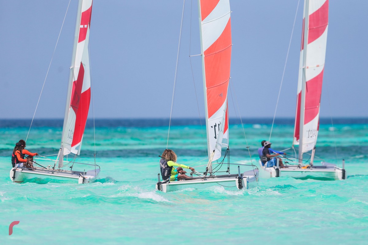 ޑިސެމްބަރު 6، 2017: ފަންއައިލެންޑް ރިޒޯޓްގައި ކުރިއަށް ދިޔަ ރިޔަލު ރޯޅި ކަޕް 2017 ކެޓަމަރާން ޗެެލެންޖްގެ ތެރެއިން، މި މުބާރާތުގައި 5 ޓީމް އަކުން ބައިވެރިވެފައިވާއިރު އެއްވަނަ ހޯދާފައިވަނީ އަދާރަން ވޯޓާ ޕްރޫފް ޓީމްއިން.---ފޮޓޯ: މުހައްމަދު ޝަރުހާން/ރާއްޖެ އެމްވީ