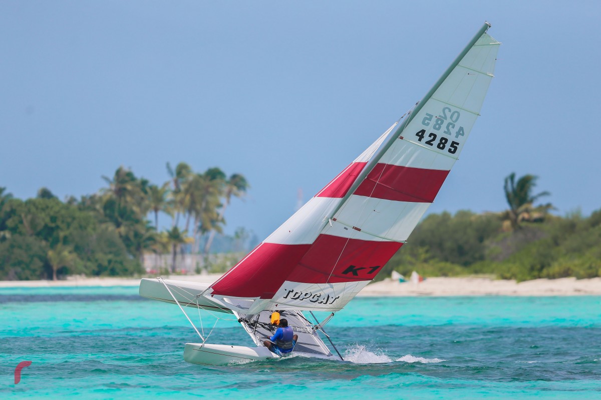 ޑިސެމްބަރު 6، 2017: ފަންއައިލެންޑް ރިޒޯޓްގައި ކުރިއަށް ދިޔަ ރިޔަލު ރޯޅި ކަޕް 2017 ކެޓަމަރާން ޗެެލެންޖްގެ ތެރެއިން، މި މުބާރާތުގައި 5 ޓީމް އަކުން ބައިވެރިވެފައިވާއިރު އެއްވަނަ ހޯދާފައިވަނީ އަދާރަން ވޯޓާ ޕްރޫފް ޓީމްއިން.---ފޮޓޯ: މުހައްމަދު ޝަރުހާން/ރާއްޖެ އެމްވީ