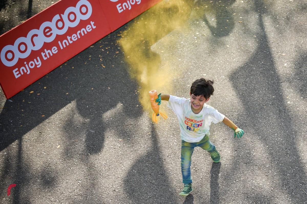 ޑިސެމްބަރު 10، 2017: އޫރީދޫއިން އިންތިޒާމު ކޮށްގެން ހުޅުމާލޭގައި ކުރިއަށް ގެންދިޔަ އޫރީދޫ 'ކަލަރ ރަން' ގެ ތެރެއިން ، މި ހަރަކާތުގައި ގިނަ އަދަދެއްގެ ބަޔަކު ބައިވެރިވި.