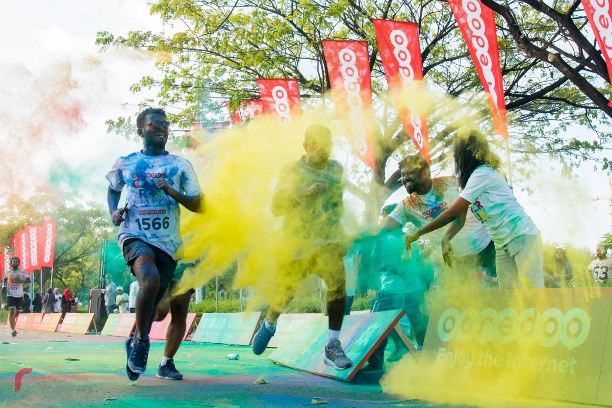 ޑިސެމްބަރު 08، 2017: އޫރީދޫއިން އިންތިޒާމު ކޮށްގެން ހުޅުމާލޭގައި ކުރިއަށް ގެންދިޔަ އޫރީދޫ 'ކަލަރ ރަން' ގެ ތެރެއިން ، މި ހަރަކާތުގައި ގިނަ އަދަދެއްގެ ބަޔަކު ބައިވެރިވި.