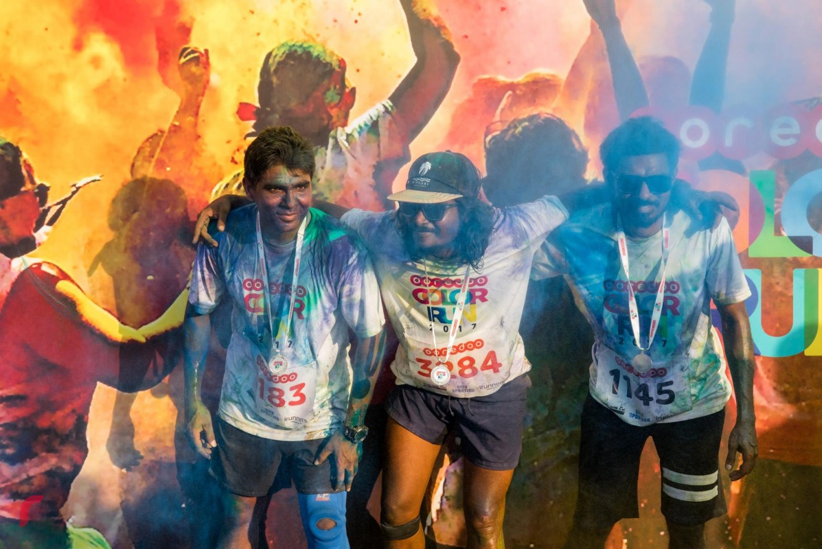 ޑިސެމްބަރު 08، 2017: އޫރީދޫއިން އިންތިޒާމު ކޮށްގެން ހުޅުމާލޭގައި ކުރިއަށް ގެންދިޔަ އޫރީދޫ 'ކަލަރ ރަން' ގެ ތެރެއިން ، މި ހަރަކާތުގައި ގިނަ އަދަދެއްގެ ބަޔަކު ބައިވެރިވި.