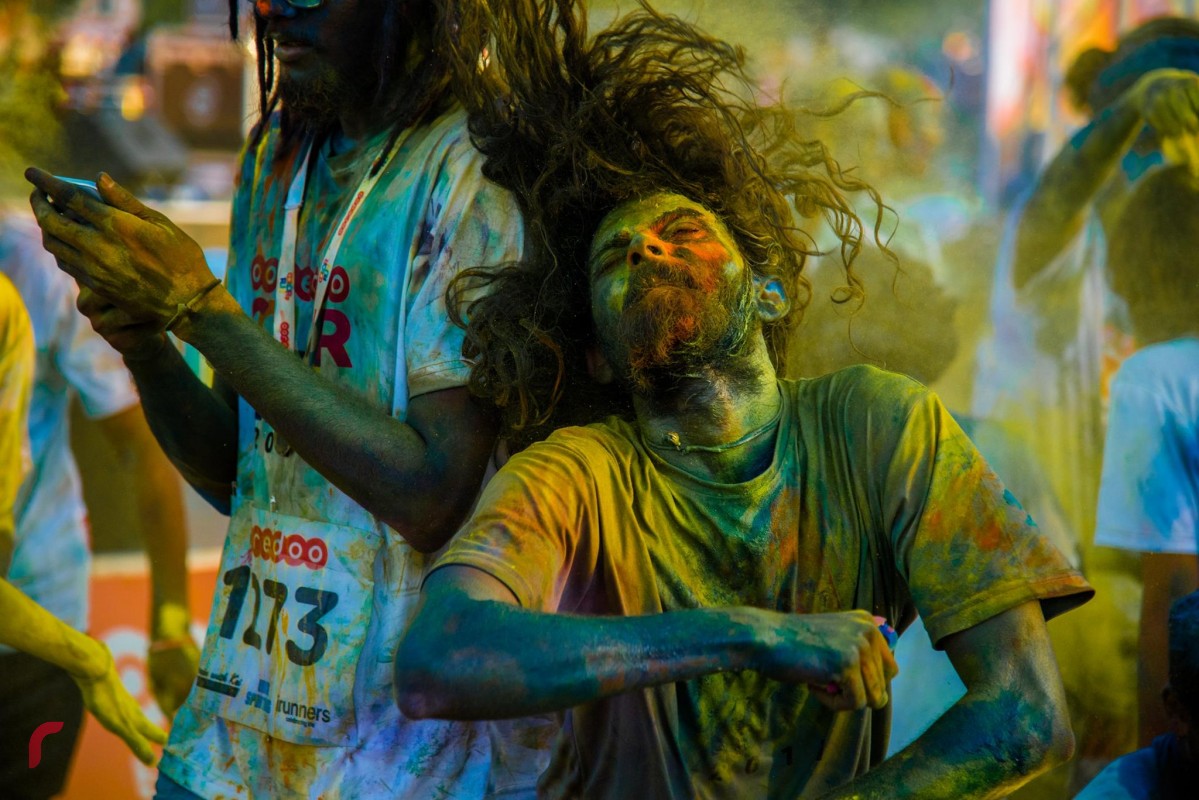 ޑިސެމްބަރު 08، 2017: އޫރީދޫއިން އިންތިޒާމު ކޮށްގެން ހުޅުމާލޭގައި ކުރިއަށް ގެންދިޔަ އޫރީދޫ 'ކަލަރ ރަން' ގެ ތެރެއިން ، މި ހަރަކާތުގައި ގިނަ އަދަދެއްގެ ބަޔަކު ބައިވެރިވި.