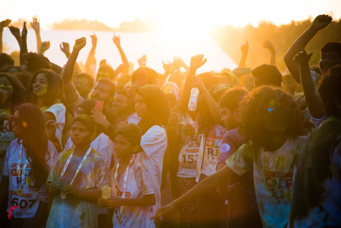 ޑިސެމްބަރު 08، 2017: އޫރީދޫއިން އިންތިޒާމު ކޮށްގެން ހުޅުމާލޭގައި ކުރިއަށް ގެންދިޔަ އޫރީދޫ 'ކަލަރ ރަން' ގެ ތެރެއިން ، މި ހަރަކާތުގައި ގިނަ އަދަދެއްގެ ބަޔަކު ބައިވެރިވި.