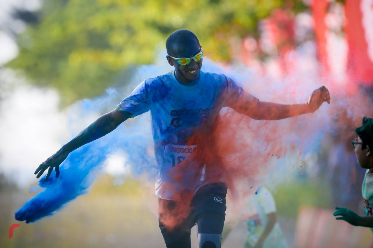 ޑިސެމްބަރު 08، 2017: އޫރީދޫއިން އިންތިޒާމު ކޮށްގެން ހުޅުމާލޭގައި ކުރިއަށް ގެންދިޔަ އޫރީދޫ 'ކަލަރ ރަން' ގެ ތެރެއިން ، މި ހަރަކާތުގައި ގިނަ އަދަދެއްގެ ބަޔަކު ބައިވެރިވި.