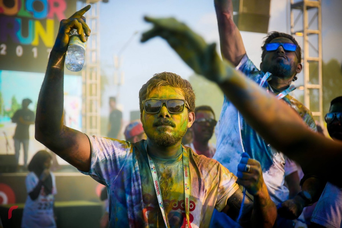 ޑިސެމްބަރު 08، 2017: އޫރީދޫއިން އިންތިޒާމު ކޮށްގެން ހުޅުމާލޭގައި ކުރިއަށް ގެންދިޔަ އޫރީދޫ 'ކަލަރ ރަން' ގެ ތެރެއިން ، މި ހަރަކާތުގައި ގިނަ އަދަދެއްގެ ބަޔަކު ބައިވެރިވި.