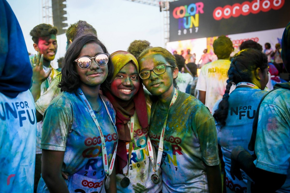 ޑިސެމްބަރު 08، 2017: އޫރީދޫއިން އިންތިޒާމު ކޮށްގެން ހުޅުމާލޭގައި ކުރިއަށް ގެންދިޔަ އޫރީދޫ 'ކަލަރ ރަން' ގެ ތެރެއިން ، މި ހަރަކާތުގައި ގިނަ އަދަދެއްގެ ބަޔަކު ބައިވެރިވި.