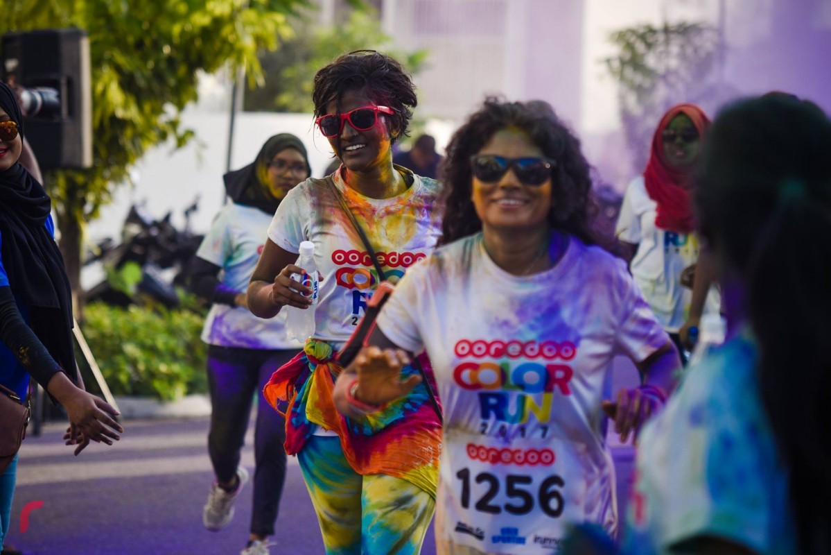 ޑިސެމްބަރު 08، 2017: އޫރީދޫއިން އިންތިޒާމު ކޮށްގެން ހުޅުމާލޭގައި ކުރިއަށް ގެންދިޔަ އޫރީދޫ 'ކަލަރ ރަން' ގެ ތެރެއިން ، މި ހަރަކާތުގައި ގިނަ އަދަދެއްގެ ބަޔަކު ބައިވެރިވި.