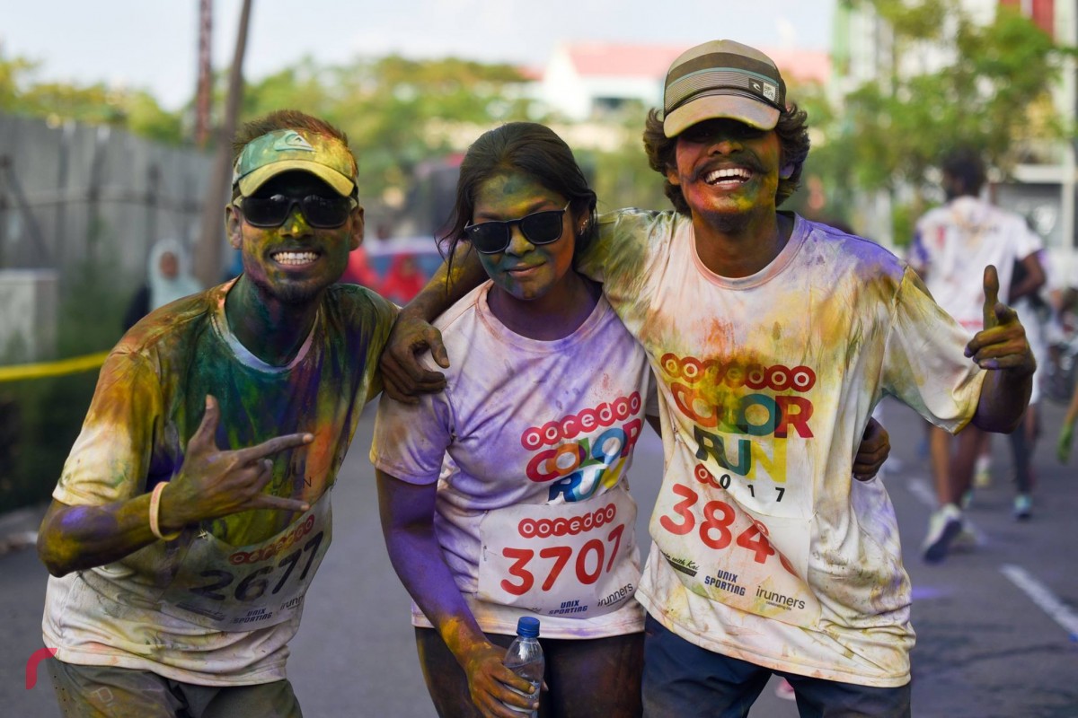 ޑިސެމްބަރު 08، 2017: އޫރީދޫއިން އިންތިޒާމު ކޮށްގެން ހުޅުމާލޭގައި ކުރިއަށް ގެންދިޔަ އޫރީދޫ 'ކަލަރ ރަން' ގެ ތެރެއިން ، މި ހަރަކާތުގައި ގިނަ އަދަދެއްގެ ބަޔަކު ބައިވެރިވި.