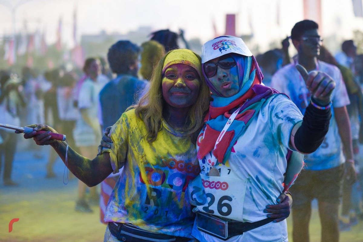 ޑިސެމްބަރު 08، 2017: އޫރީދޫއިން އިންތިޒާމު ކޮށްގެން ހުޅުމާލޭގައި ކުރިއަށް ގެންދިޔަ އޫރީދޫ 'ކަލަރ ރަން' ގެ ތެރެއިން ، މި ހަރަކާތުގައި ގިނަ އަދަދެއްގެ ބަޔަކު ބައިވެރިވި.