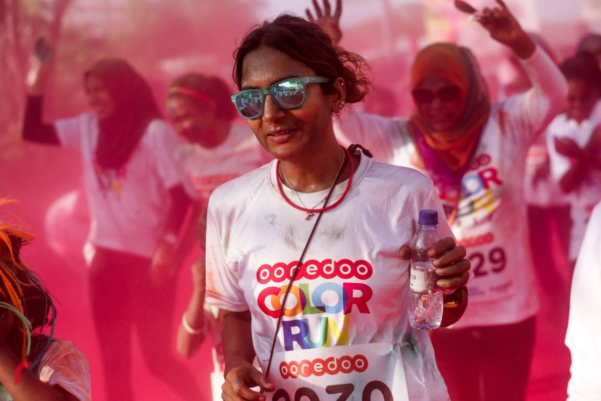 ޑިސެމްބަރު 08، 2017: އޫރީދޫއިން އިންތިޒާމު ކޮށްގެން ހުޅުމާލޭގައި ކުރިއަށް ގެންދިޔަ އޫރީދޫ 'ކަލަރ ރަން' ގެ ތެރެއިން ، މި ހަރަކާތުގައި ގިނަ އަދަދެއްގެ ބަޔަކު ބައިވެރިވި.