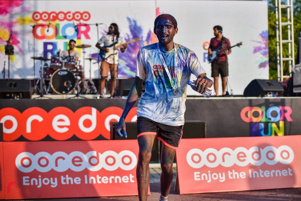 ޑިސެމްބަރު 08، 2017: އޫރީދޫއިން އިންތިޒާމު ކޮށްގެން ހުޅުމާލޭގައި ކުރިއަށް ގެންދިޔަ އޫރީދޫ 'ކަލަރ ރަން' ގެ ތެރެއިން ، މި ހަރަކާތުގައި ގިނަ އަދަދެއްގެ ބަޔަކު ބައިވެރިވި.