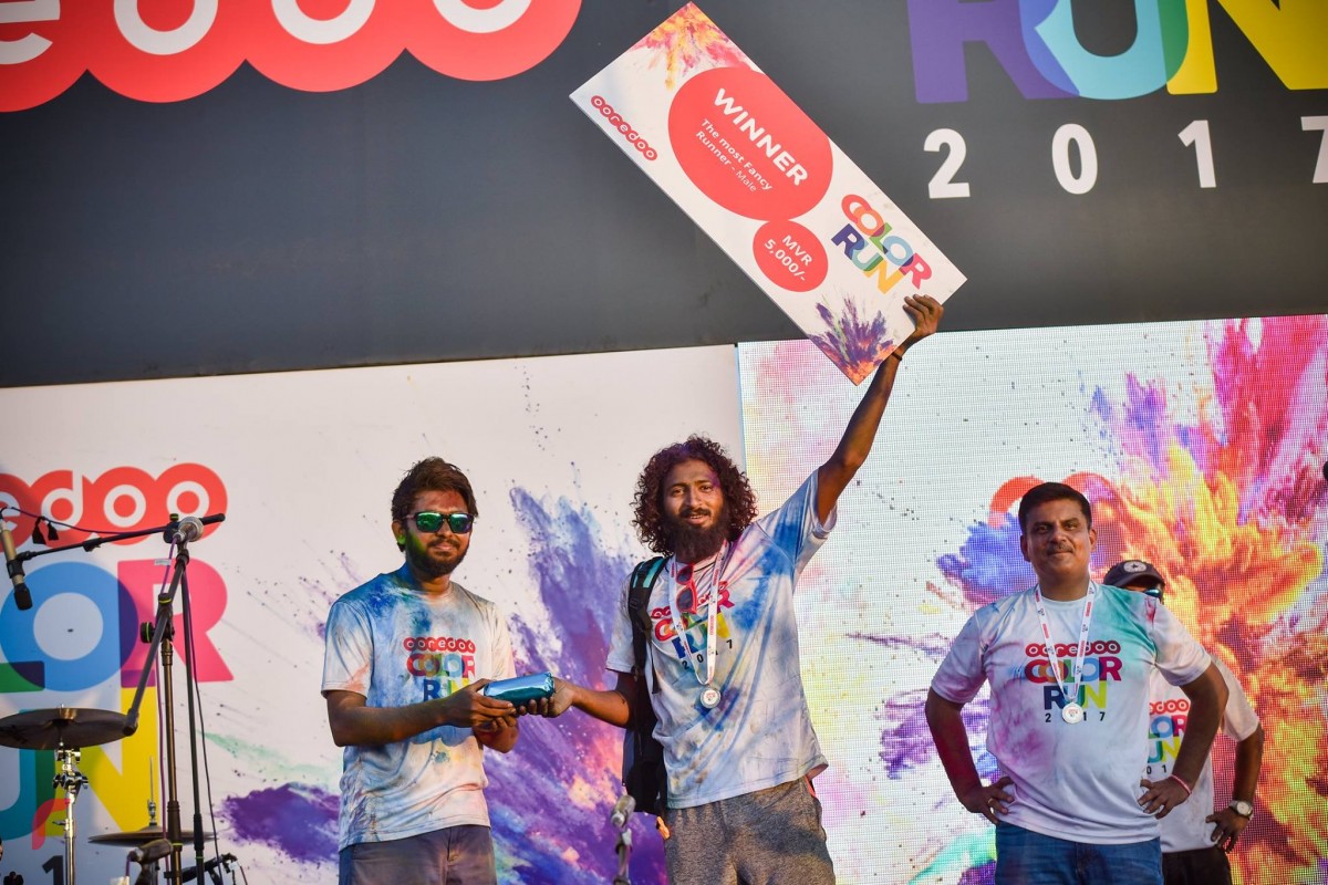 ޑިސެމްބަރު 08، 2017: އޫރީދޫއިން އިންތިޒާމު ކޮށްގެން ހުޅުމާލޭގައި ކުރިއަށް ގެންދިޔަ އޫރީދޫ 'ކަލަރ ރަން' ގެ ތެރެއިން ، މި ހަރަކާތުގައި ގިނަ އަދަދެއްގެ ބަޔަކު ބައިވެރިވި.