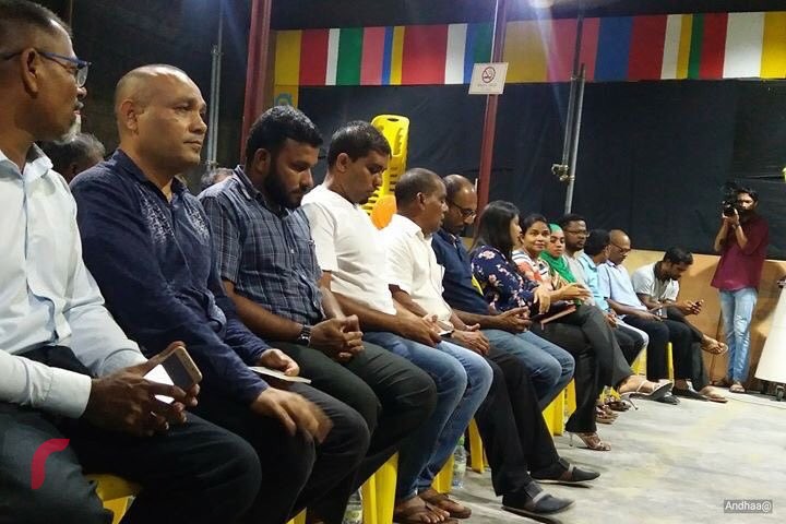 ޑިސެމްބަރު 11، 2017: ގުޅިފައިވާ އިއްތިހާދުން އެމްޑިޕީ ހަރުގޭގައި ބޭއްވި ޖަލްސާގެ ތެރެއިން. މި ޖަލްސާގައި އިިދިކޮޅު އިއްތިހާދުގެ އިސްވެރިންނާއި މެމްބަރުން ވަނީ ބައިވެރިވެފައި