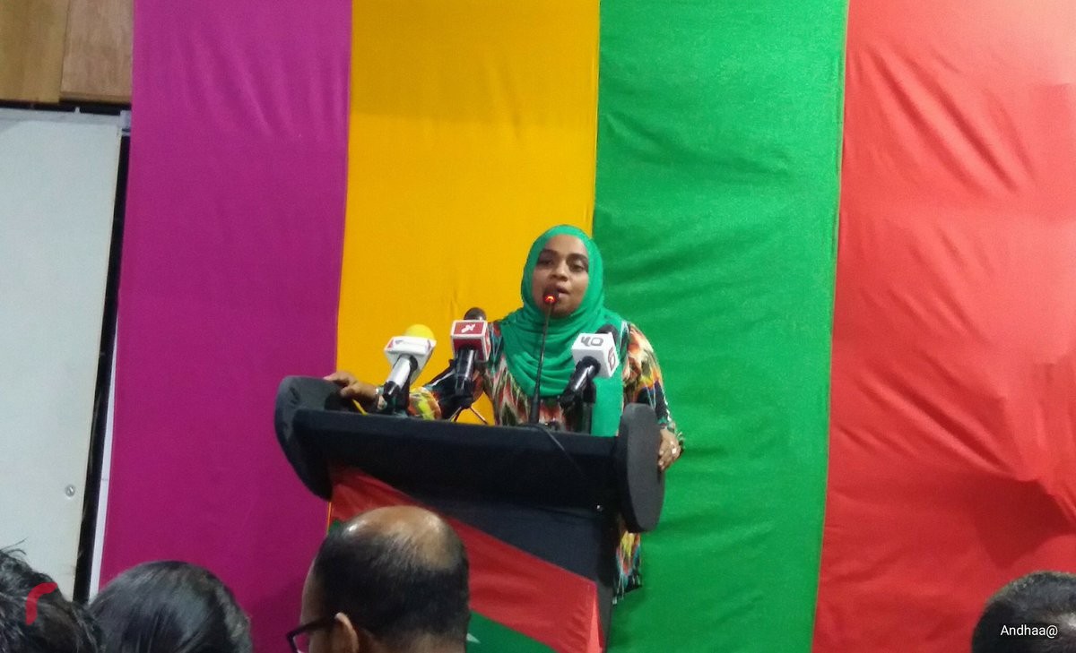 ޑިސެމްބަރު 11، 2017: ގުޅިފައިވާ އިއްތިހާދުން އެމްޑިޕީ ހަރުގޭގައި ބޭއްވި ޖަލްސާގެ ތެރެއިން. މި ޖަލްސާގައި އިިދިކޮޅު އިއްތިހާދުގެ އިސްވެރިންނާއި މެމްބަރުން ވަނީ ބައިވެރިވެފައި