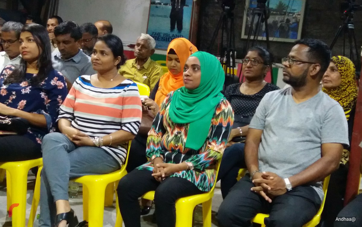 ޑިސެމްބަރު 11، 2017: ގުޅިފައިވާ އިއްތިހާދުން އެމްޑިޕީ ހަރުގޭގައި ބޭއްވި ޖަލްސާގެ ތެރެއިން. މި ޖަލްސާގައި އިިދިކޮޅު އިއްތިހާދުގެ އިސްވެރިންނާއި މެމްބަރުން ވަނީ ބައިވެރިވެފައި