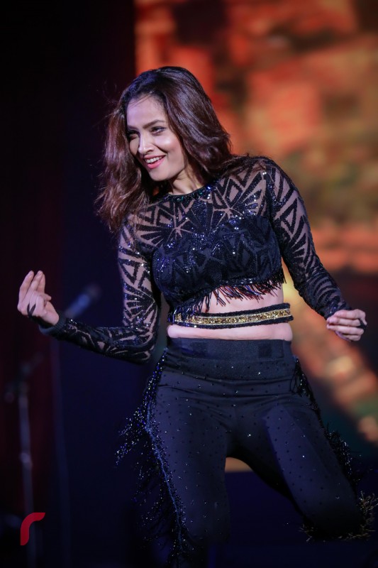 ޑިސެމްބަރު 15، 2017: ރާއްޖެ ޓީވީއަށް 7 އަހަރު ފުރުމާއި ގުޅިގެން ޣިޔާސުއްދީން އިންޓަނޭޝަނަލް ސްކޫލްގައި ބޭއްވި ހާއްސަ ހަފްލާގައި އިންޑިއާގެ އެކްޓްރެސް އަންކިތާ ލޮކާންޑޭ ނެށުމުގެ އައިޓަމެއް ހުށަހަޅައިދެނީ