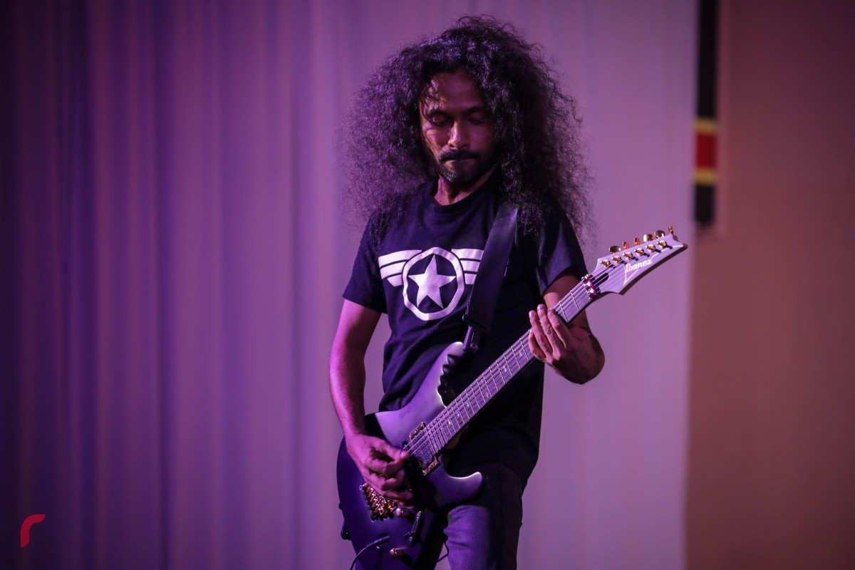 ޑިސެމްބަރު 15، 2017: ރާއްޖެ ޓީވީއަށް 7 އަހަރު ފުރުމާއި ގުޅިގެން ޣިޔާސުއްދީން އިންޓަނޭޝަނަލް ސްކޫލްގައި ބޭއްވި ހާއްސަ ހަފްލާގައި ގްރެވިޓީ ބައި ހަބޭސް އިން އައިޓަމްއެއް ހުށަހަޅައިދެނީ