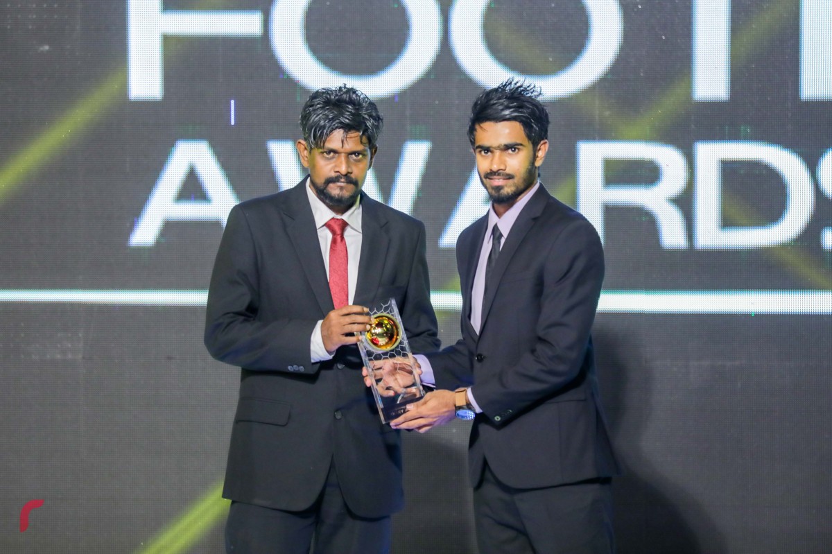 ޑިސެމްބަރު 16، 2017 :އެންމެ މޮޅު ލަނޑު ކާމިޔާބުކުރި ކުޅުންތެރިޔާއާ އިބްރާހިމް މަހުދީ (ކުދުއިއްބެ) (ކ) އާ "ޖޫލޭ" އެވޯޑު ހަވާލުކުރަނީ 