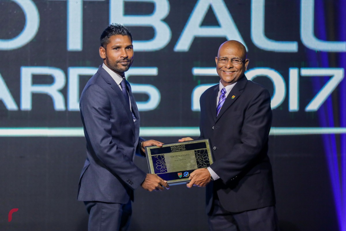 ޑިސެމްބަރު 16، 2017 : އެންމެ މޮޅު ރެފްރީގެ އެވޯޑު ޖާވިޒްއާ ހަވާލުކުރަނީ 