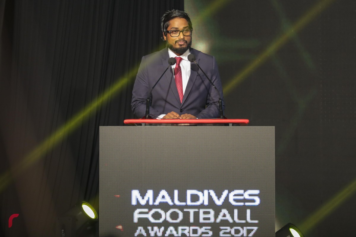 ޑިސެމްބަރު 16، 2017 : އެފްއޭއެމްއާއި  މޯލްޑިވްސް ފުޓްބޯލް ޑޮޓްކޮމް ގުޅިގެން ކުރިއަށްގެންދިޔަ މޯލްޑިވްސް ފުޓްބޯލް އެވޯޑްސް ނައިޓްގައި އެފްއޭއެމްގެ ރައީސް ބައްސާމް ވާހަކަފުޅު ދައްކަވަނީ