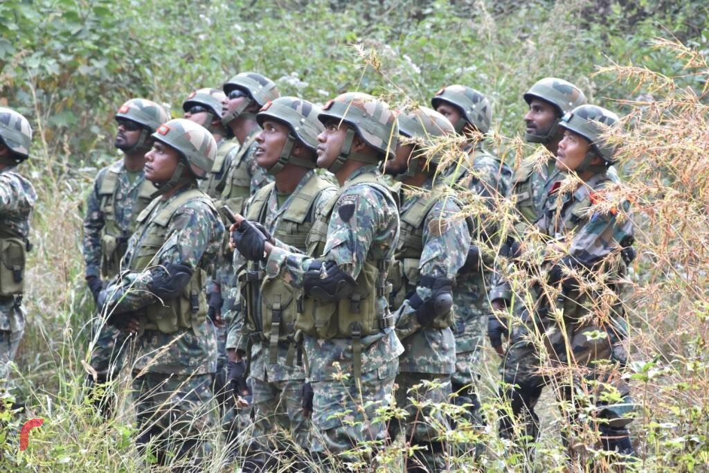 ޑިސެމްބަރު 19، 2017: އިންޑިއާގައި ދިވެހި އަސްކަރިއްޔާގެ ސިފައިންނާއި އިންޑިއާ ސިފައިން ގުޅިގެން ކުރިއަށްގެންދާ ތަމްރީންތަކުގެ ތެރެއިން