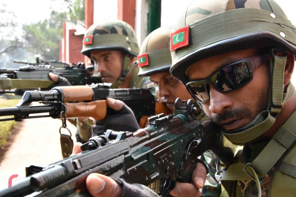 ޑިސެމްބަރު 19، 2017: އިންޑިއާގައި ދިވެހި އަސްކަރިއްޔާގެ ސިފައިންނާއި އިންޑިއާ ސިފައިން ގުޅިގެން ކުރިއަށްގެންދާ ތަމްރީންތަކުގެ ތެރެއިން ބަޑި ފަދަ ހަތިޔާރާ އެކު ހަރަކާތްތެރިވަނީ