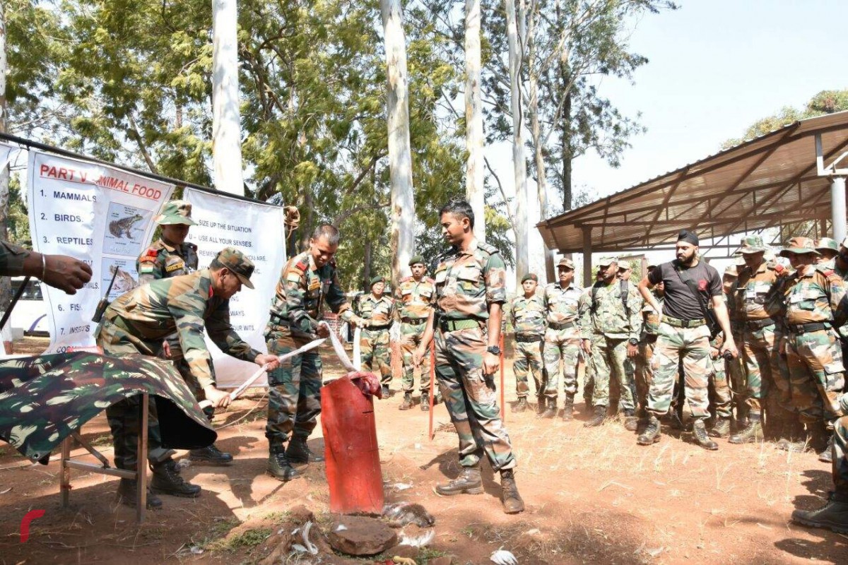 ޑިސެމްބަރު 19، 2017: އިންޑިއާގައި ދިވެހި އަސްކަރިއްޔާގެ ސިފައިންނާއި އިންޑިއާ ސިފައިން ގުޅިގެން ކުރިއަށްގެންދާ ތަމްރީންތަކުގެ ތެރެއިން، މި ތަމްރީންތަކުގައި ހަނަފަސް ތަންތަނުގައި ކަންކުރާނެ ގޮތްތަކުގެ އިތުރުން ތަފާތު އެކި ޑްރިލްތައް ވަނީ ކުރިއަށް ގެންގޮސްފައި