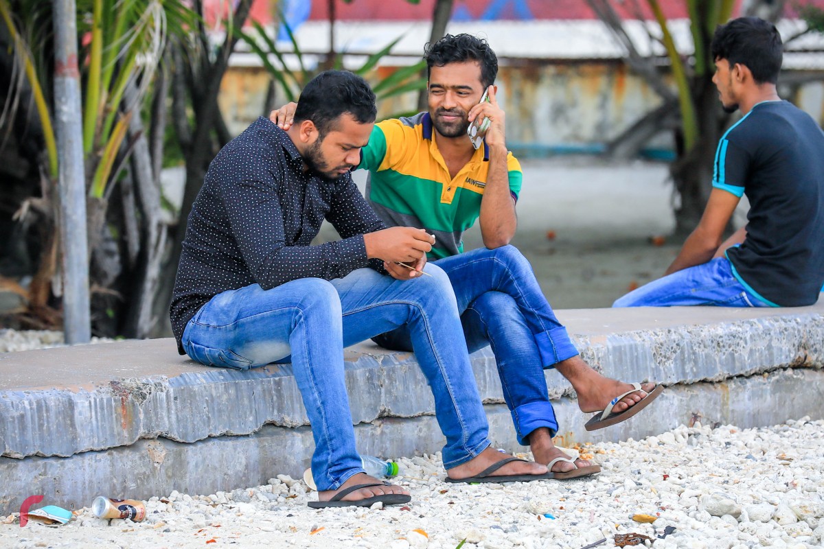 ޑިސެމްބަރު 22، 2017: ލޮނު ޒިޔާރަތްކޮޅުގައި ދެ ބިދޭސީއަކު އިށީނދެލައިގެން 