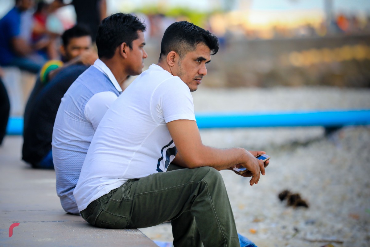 ޑިސެމްބަރު 22، 2017: ބްރިޖް ބެލުމަށް ބިދޭސީންގެ ބަޔަކު އިށީނދެލައިގެން 