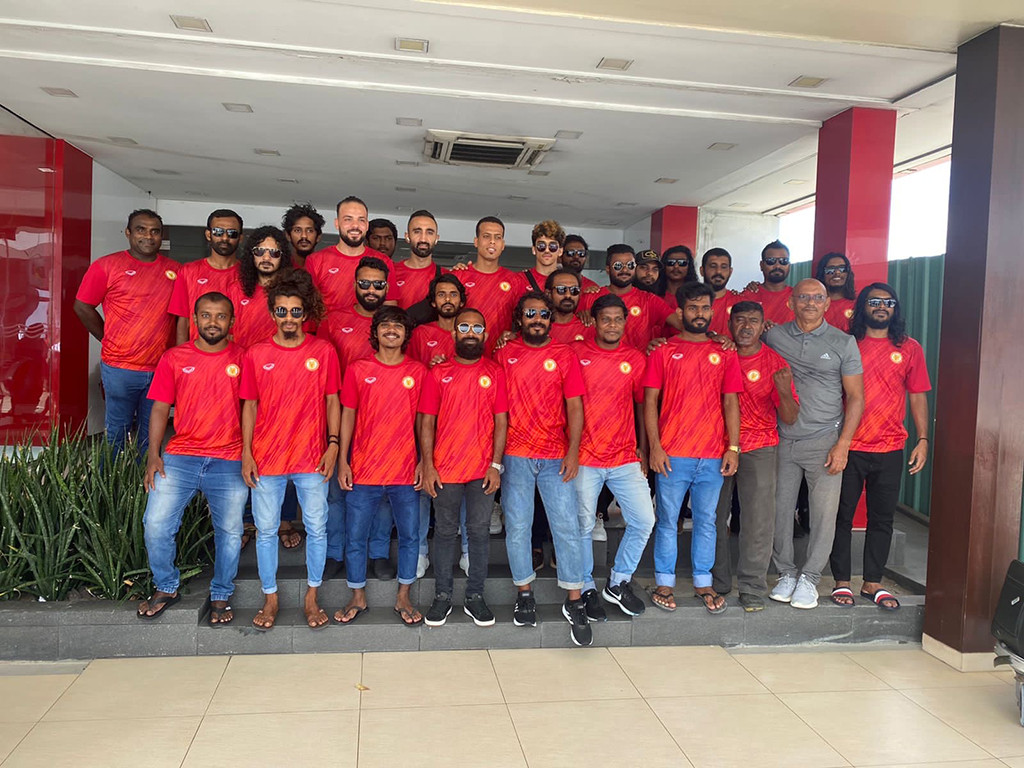 ހިންނަވަރަށް ފުރުމުގެ ކުރިން ވިކްޓްރީ ޓީމް: ފޮޓޯ-ވިކްޓްރީ