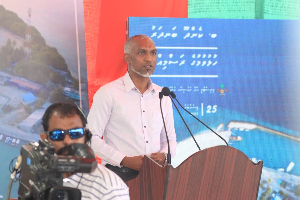 ޑިސެމްބަރު 25 ، 2017: ބ. ކެންދޫގައި ހައުސިން މިނިސްޓަރު ޑރ. މުހައްމަދު މުއިއްޒު ވާހަކަ ދައްކަވަނީ 