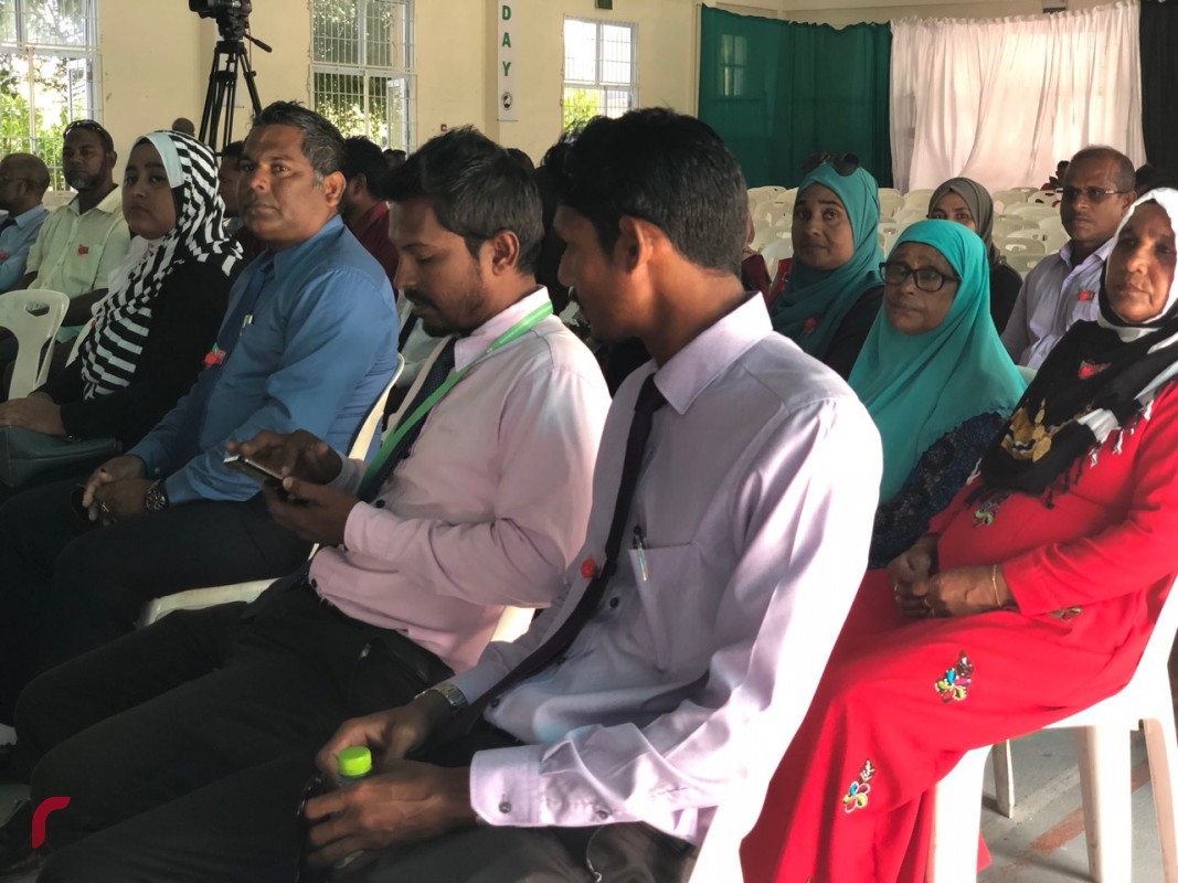 ޑިސެމްބަރު 26، 2017: 2004 ގެ ސުނާމީ އާއި ގުޅިގެން ފާހަގަ ކުރަމުން އަންނަ ގައުމީ އެއްބައިވަންތަކަމުގެ ދުވަސް ފާހަގަކުރުމަށް ރ.ދުވާފަރުގައި މިއަދު ބޭއްވުނު ޖަލްސާގެ ތެރެއިން