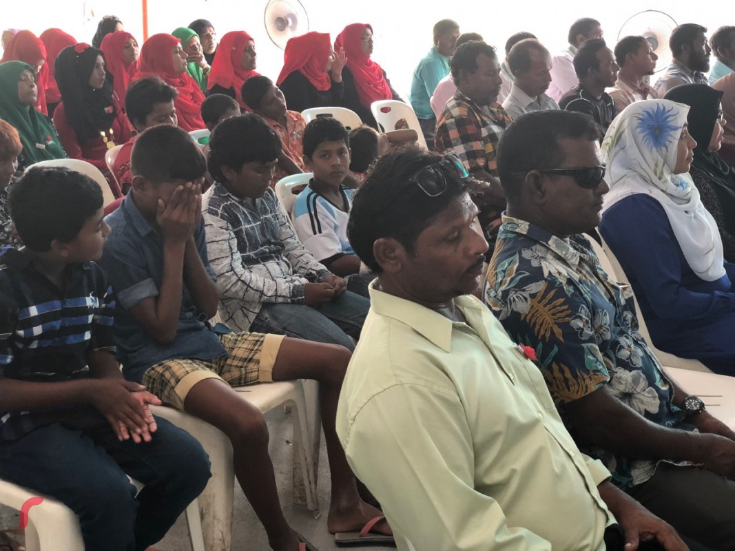 ޑިސެމްބަރު 26، 2017: 2004 ގެ ސުނާމީ އާއި ގުޅިގެން ފާހަގަ ކުރަމުން އަންނަ ގައުމީ އެއްބައިވަންތަކަމުގެ ދުވަސް ފާހަގަކުރުމަށް ރ.ދުވާފަރުގައި މިއަދު ބޭއްވުނު ޖަލްސާގެ ތެރެއިން