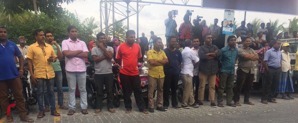 ޑިސެމްބަރު 28، 2017: ގުޅިފައިވާ އިއްތިހާދުން އެމްޑިޕީ ހަރުގެ ސަރަހައްދުގައި ބޭއްވި ހަރަކާތުގެ ތެރެއިން، މި ހަރަކާތުގައި ސަރުކާރާ ދެކޮޅަށް ވަނީ އަޑުއުފުލާފައި