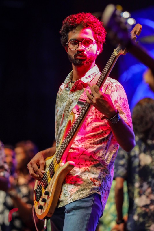 ޑިސެމްބަރު 31، 2017: އަލިމަސް ކާނިވަލް ސަރަހައްދުގައި ކުރިއަށް ދިޔަ 'ވެލްކަމް 2018" މިއުޒިކް ޝޯވގައި 1438 ބޮޑުބެރު ގްރޫޕްއިން އައިޓަމްއެއް ހުށަހަޅައިދެނީ