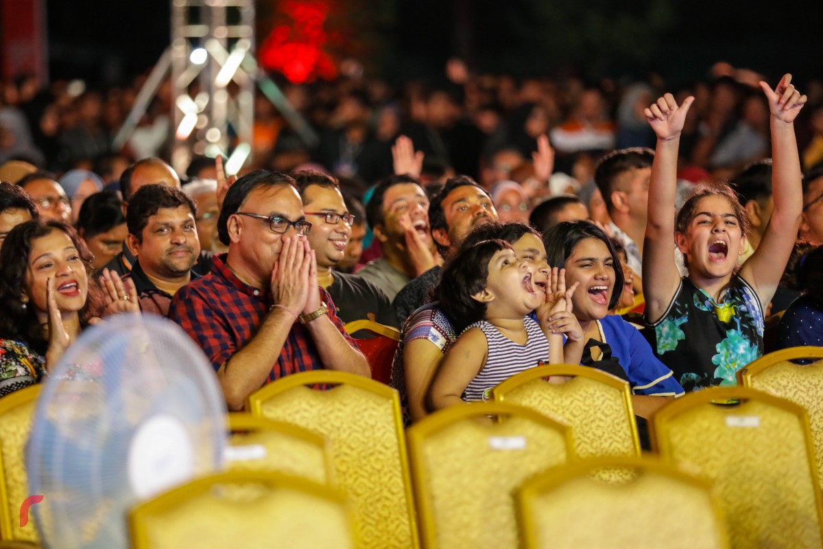 ޑިސެމްބަރު 31، 2017: އަލިމަސް ކާނިވަލް ސަރަހައްދުގައި ކުރިއަށް ދިޔަ 'ވެލްކަމް 2018" މިއުޒިކް ޝޯވގެ ތެރެއިން، މި ޝޯވއަށް ގިނަ ބައެއްގެ ތަރުޙީބު ވަނީ ލިބިފައި