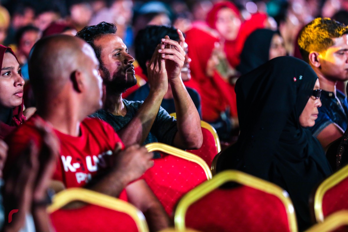 ޑިސެމްބަރު 31، 2017: އަލިމަސް ކާނިވަލް ސަރަހައްދުގައި ކުރިއަށް ދިޔަ 'ވެލްކަމް 2018" މިއުޒިކް ޝޯވގެ ތެރެއިން، މި ޝޯވައަށް ގިނަ ބައެއްގެ ތަރުޙީބު ވަނީ ލިބިފައި