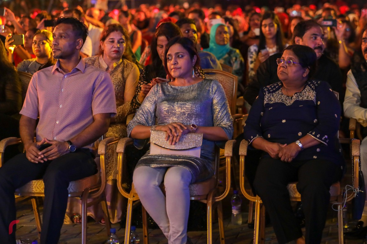 ޑިސެމްބަރު 31، 2017: އަލިމަސް ކާނިވަލް ސަރަހައްދުގައި ކުރިއަށް ދިޔަ 'ވެލްކަމް 2018" މިއުޒިކް ޝޯވގައި ސަރުކާރުގެ ބައެއް އިސް ވެރިން ބައިވެރިވެވަޑައިގަންނަވަނީ