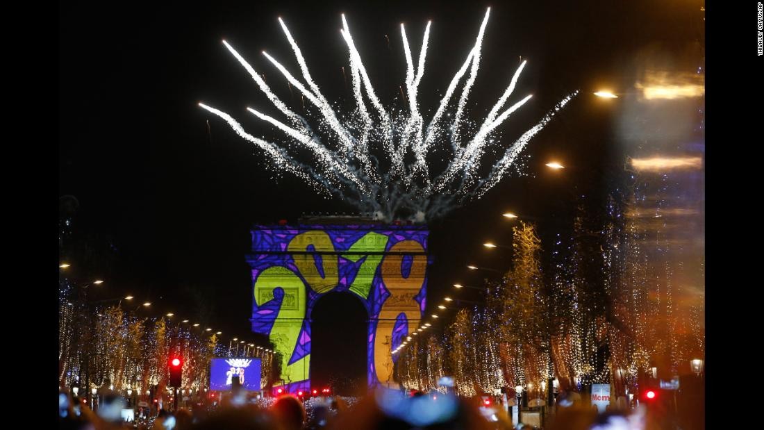 ޖެނުއަރީ 1، 2018: ޕެރިސްގައި އައު އަހަރު ފާހަގަކުރުމަށް ހަވާ އަރުވަނީ