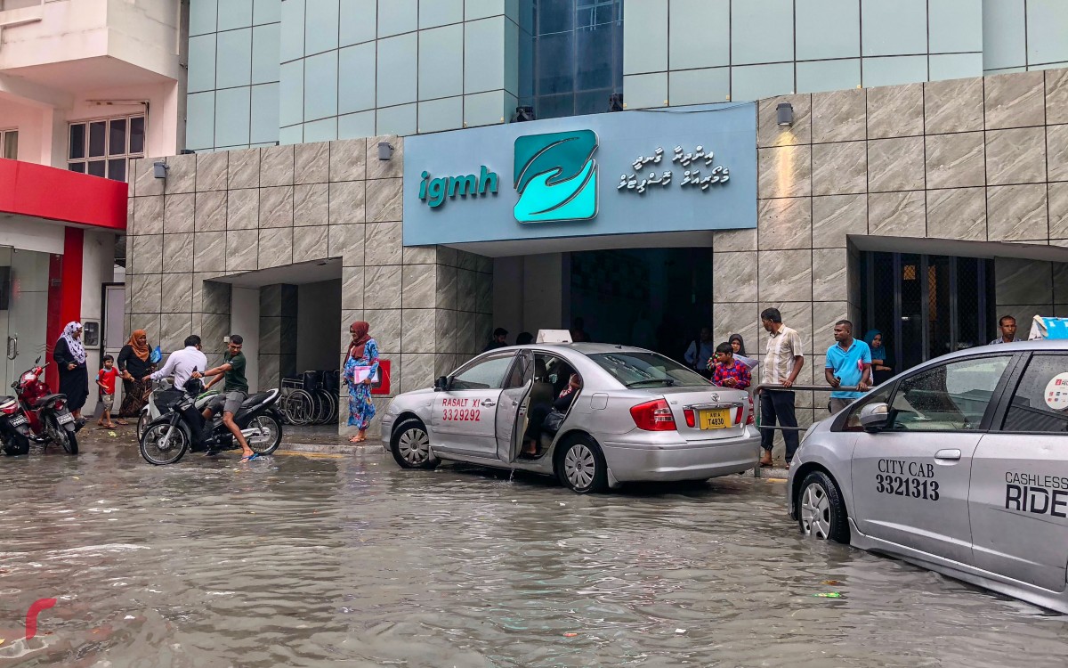 ޖެނުއަރީ 3، 2018: މާލެއަށް ބޯކޮށް ވާރޭ ވެހުމުގެ ސަބަބުން އައިޖީއެމްއެޗް ހޮސްޕިޓަލް ސަރަހައްދުގައި ފެންބޮޑުވެފައި 