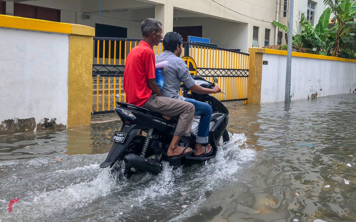 ޖެނުއަރީ 3، 2018: މާލެއަށް ބޯކޮށް ވާރޭ ވެހުމުގެ ސަބަބުން މާލެ ތާޖުއްދީން ސްކޫލް ސަރަހައްދުގައި ފެންބޮޑުވެފައި 