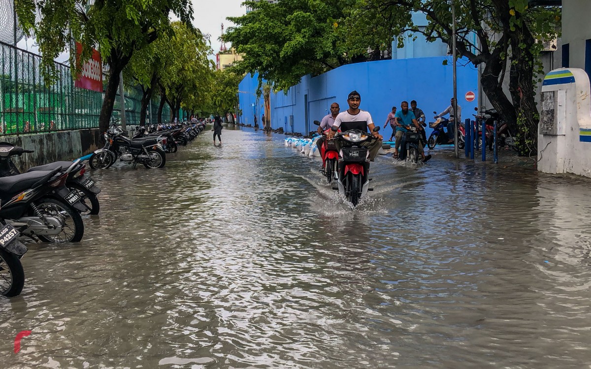 ޖެނުއަރީ 3، 2018: މާލެއަށް ބޯކޮށް ވާރޭ ވެހުމުގެ ސަބަބުން އައިޖީއެމްއެޗް ހޮސްޕިޓަލް ސަރަހައްދުގައި ފެންބޮޑުވެފައި 