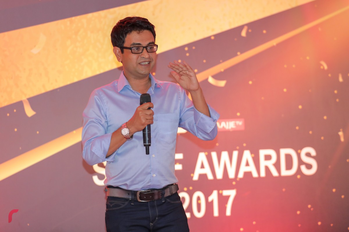 ޖެނުއަރީ 5، 2017: ރާއްޖެ ޓީވީ/ރާއްޖެ އެމްވީ ސްޓާފް އެވޯޑްސް 2017 ގެ ހަފުލާގައި ރާއްޖެ ޓިވީގެ މެނޭޖިންގް ޑިރެކްޓަރު ސަލީމް ވާހަކަ ދައްކަވަނީ